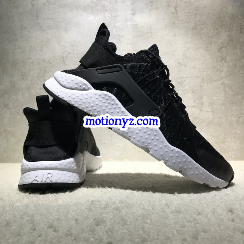 Nike Air Huarache Embroider Black White